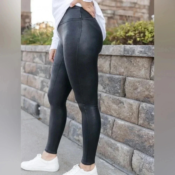 Spanx Faux Leather Leggings Black 2x plus size - Picture 2 of 8